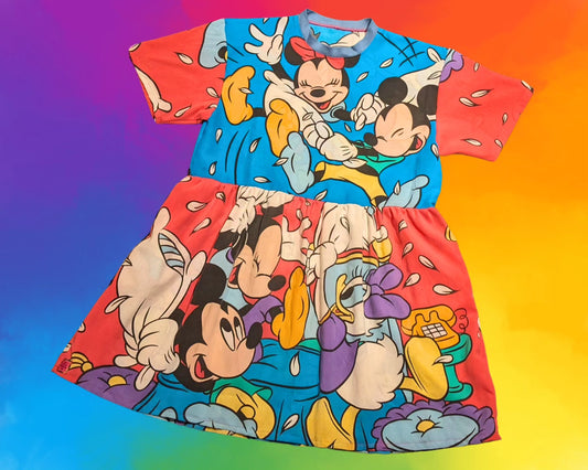 Robe Disney vintage des années 1990, fabriquée à la main et recyclée, motif Mickey Mouse, idéale pour une soirée pyjama. Tailles S à XL.