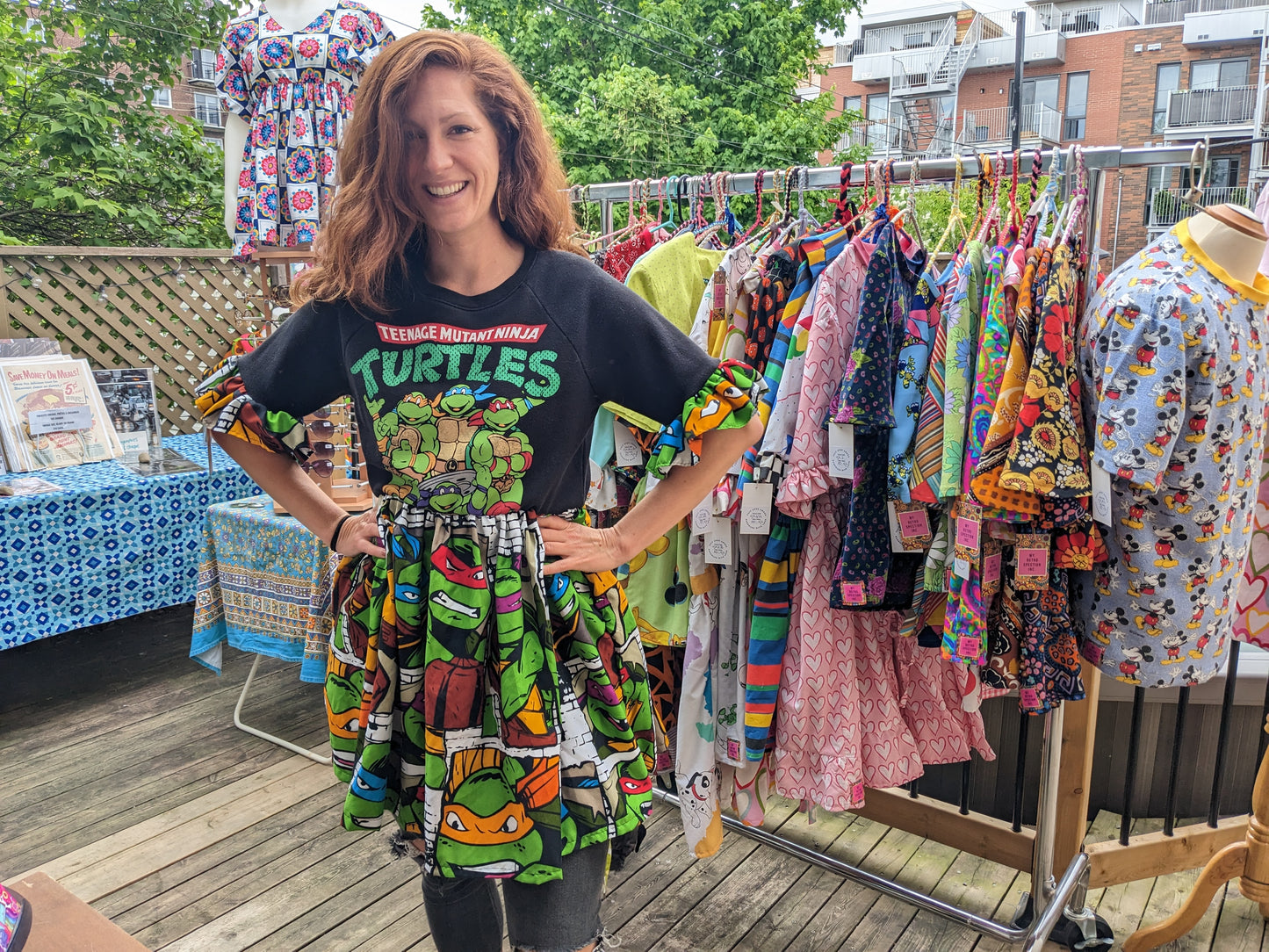 Fait à la main, Upcycled Love Actually, tissu à carreaux rouge, robe t-shirt taille L