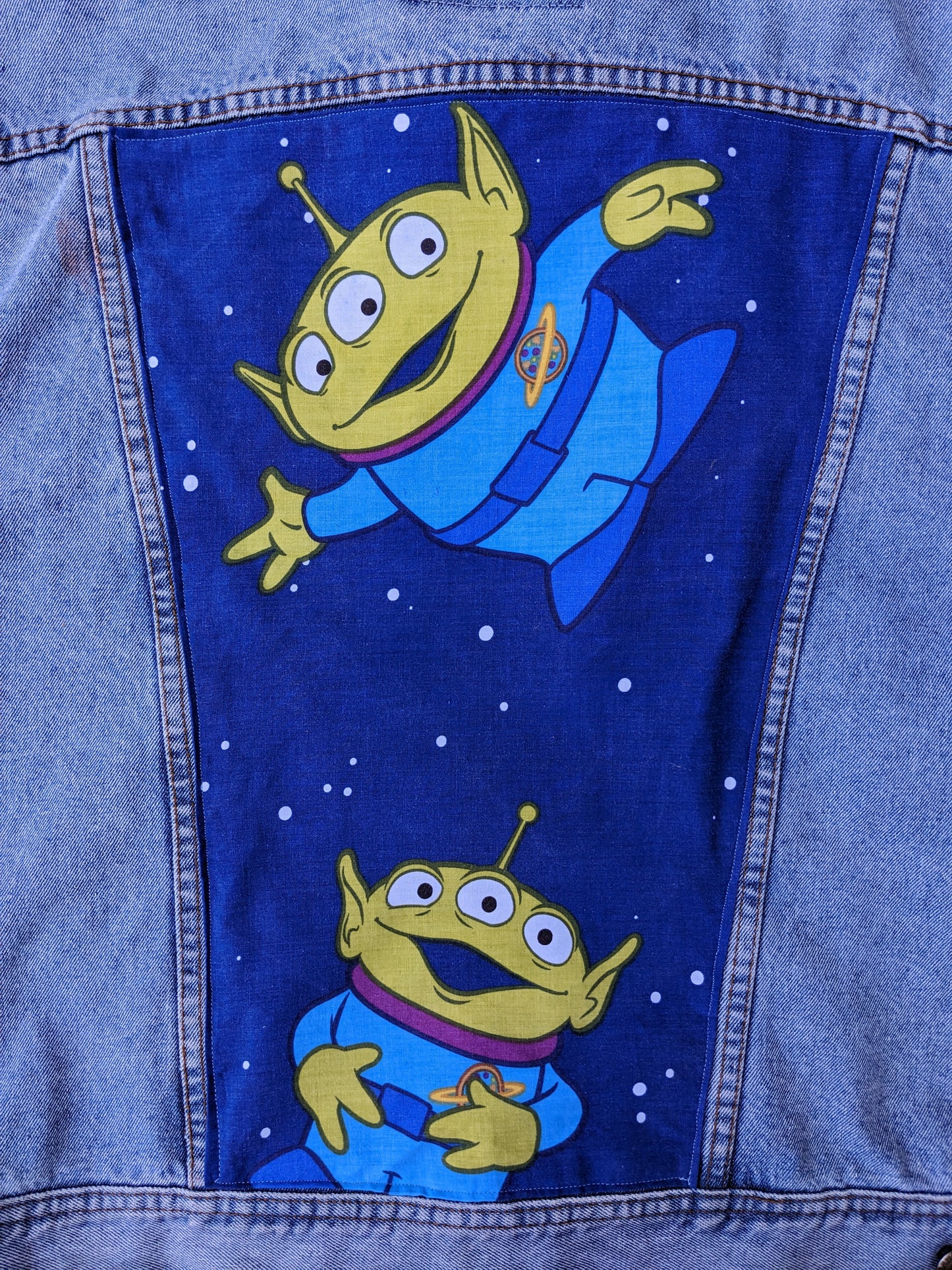 Fait à la main, Upcycled Charlie Brown Drap de lit T-shirt surdimensionné XS - Convient comme une taille M