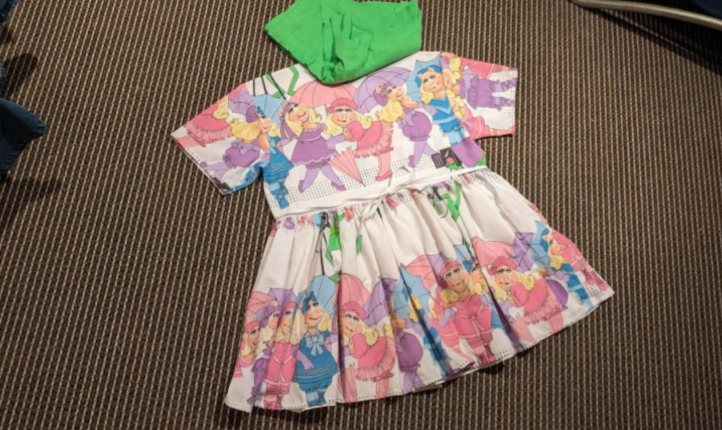 Robe t-shirt à imprimé floral original et recyclé Jamie, fabriquée à la main et sur mesure, taille S à XL.