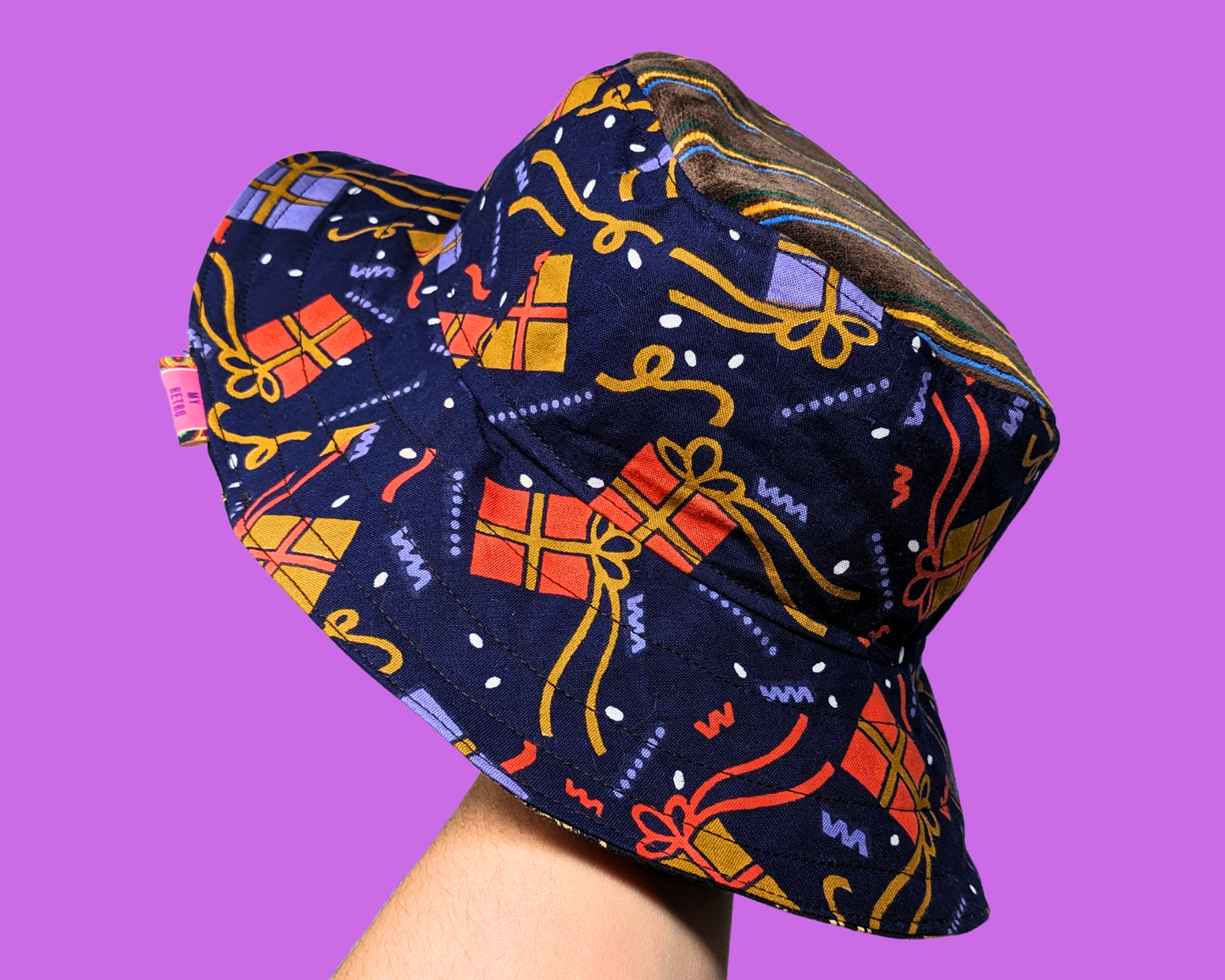Bob réversible en tissu fait main et recyclé, style sac de sport des années 90 et Y2K