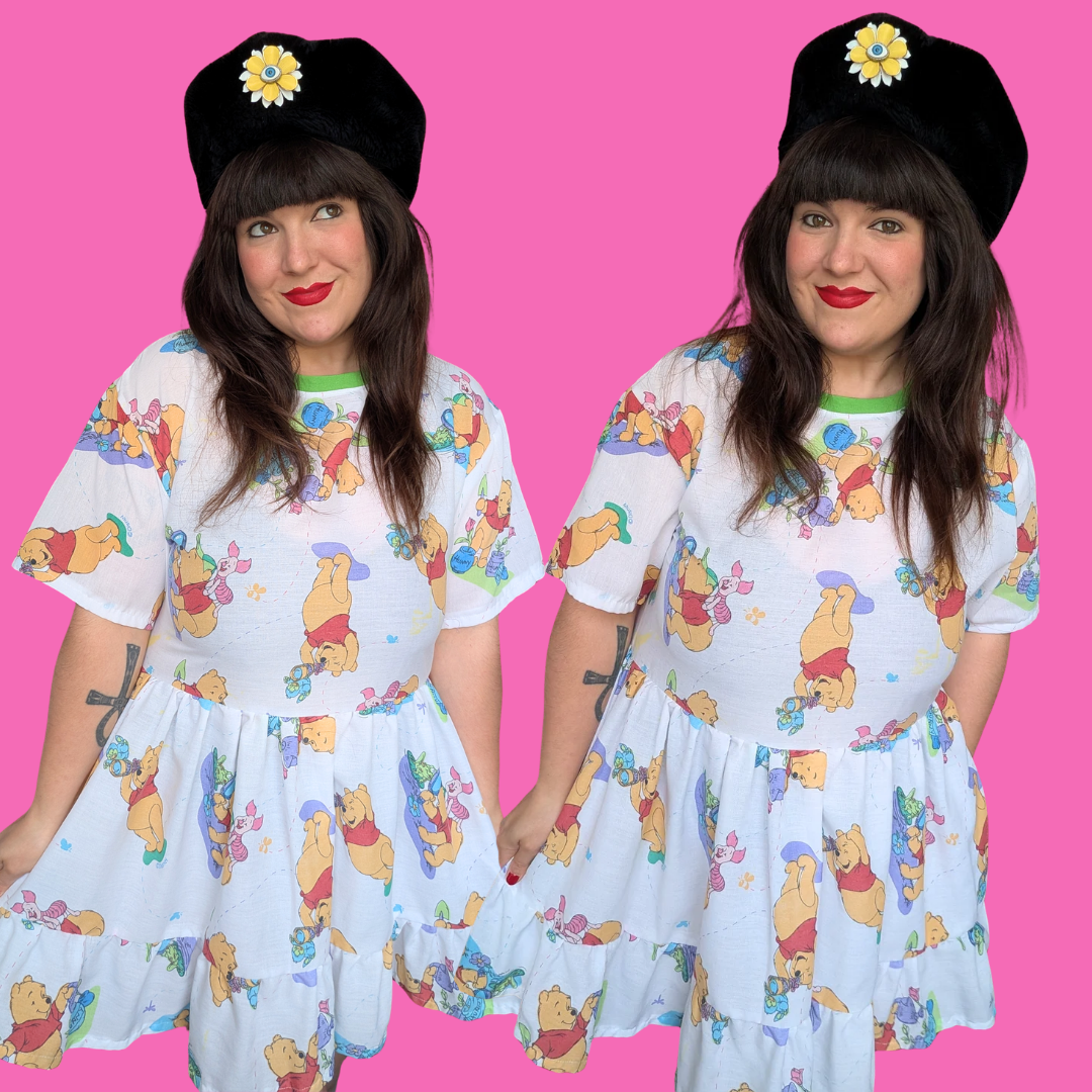 Robe fabriquée main à partir de matériaux recyclés, à l'effigie de Winnie l'Ourson de Walt Disney, taille S-M ample, L-XL ajustée