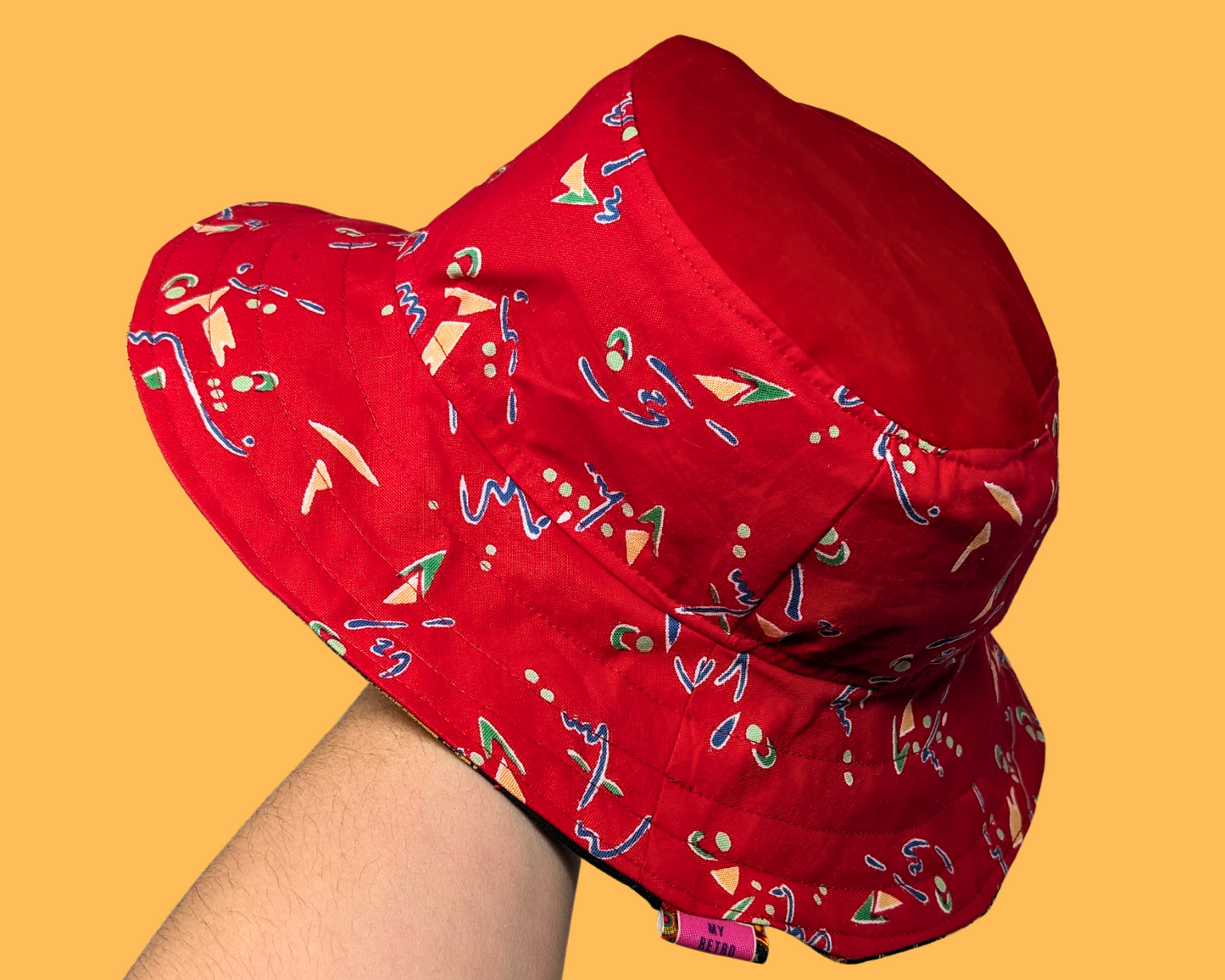 Bob réversible en tissu fait main et recyclé, style sac de sport des années 90 et Y2K