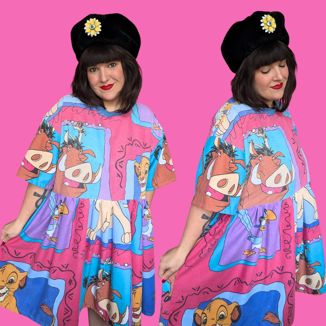 Robe en drap de lit Le Roi Lion de Walt Disney, fait main, upcyclée, taille XL (ample), taille 2XL (ajustée)