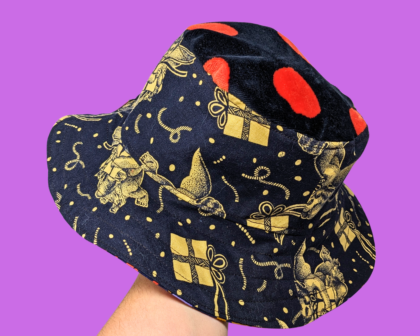 Bob réversible en tissu fait main et recyclé, style sac de sport des années 90 et Y2K