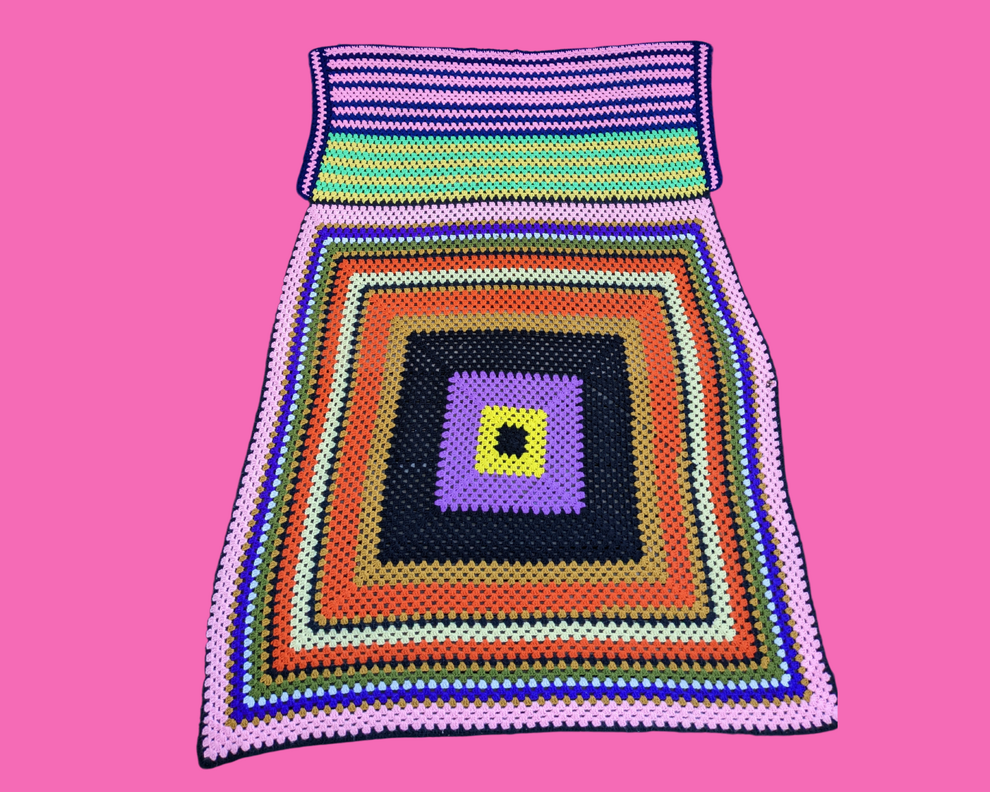 Couverture au crochet en laine aux couleurs arc-en-ciel des années 1970