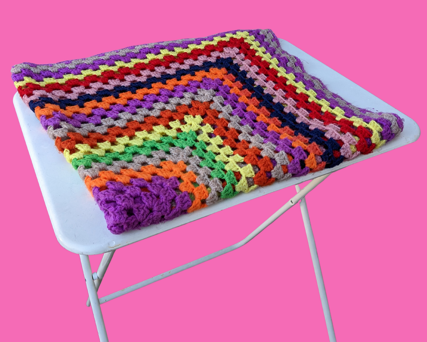 Couverture au crochet en laine aux couleurs arc-en-ciel des années 1970