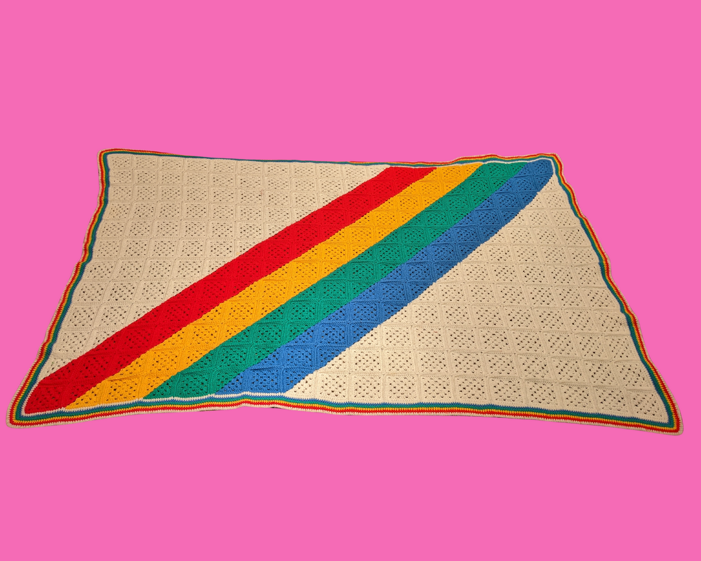 Couverture au crochet en laine aux couleurs arc-en-ciel des années 1970