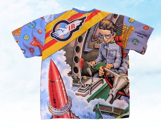Fait à la main, Upcycled Vintage 1992 Thunderbirds Bedsheet T-Shirt surdimensionné XS - Convient comme une taille M