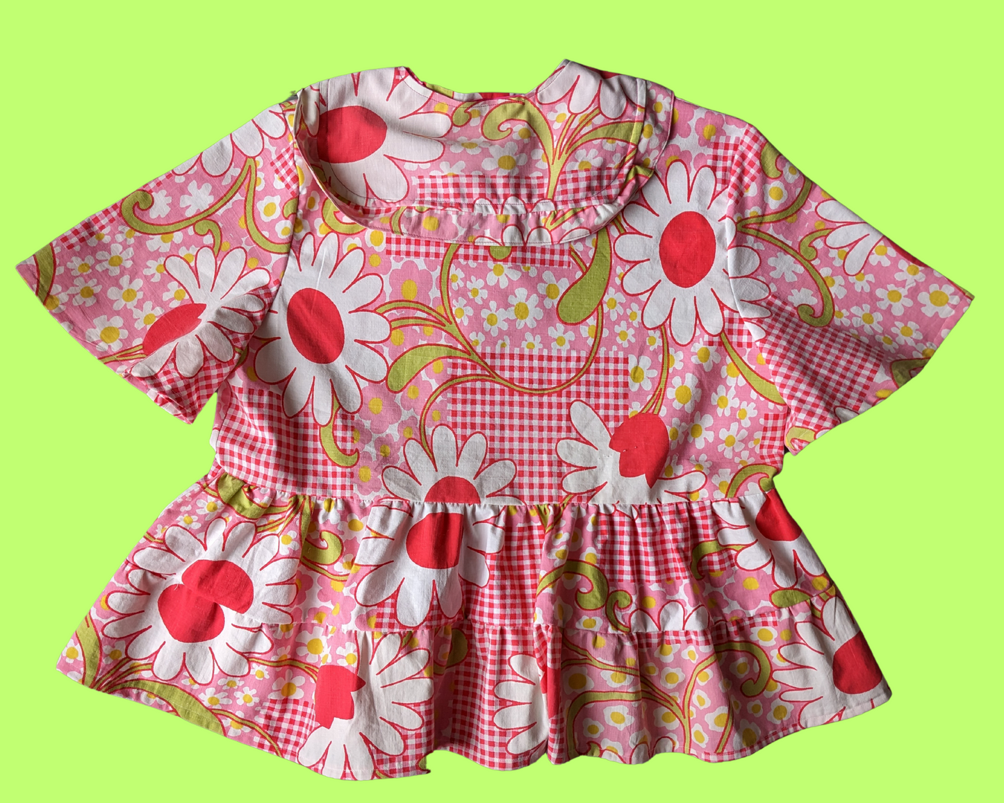 Handmade, Upcycled Vintage 1960's Daisies Pink Patterned Blouse with Matching Detachable Collar Size 2XL