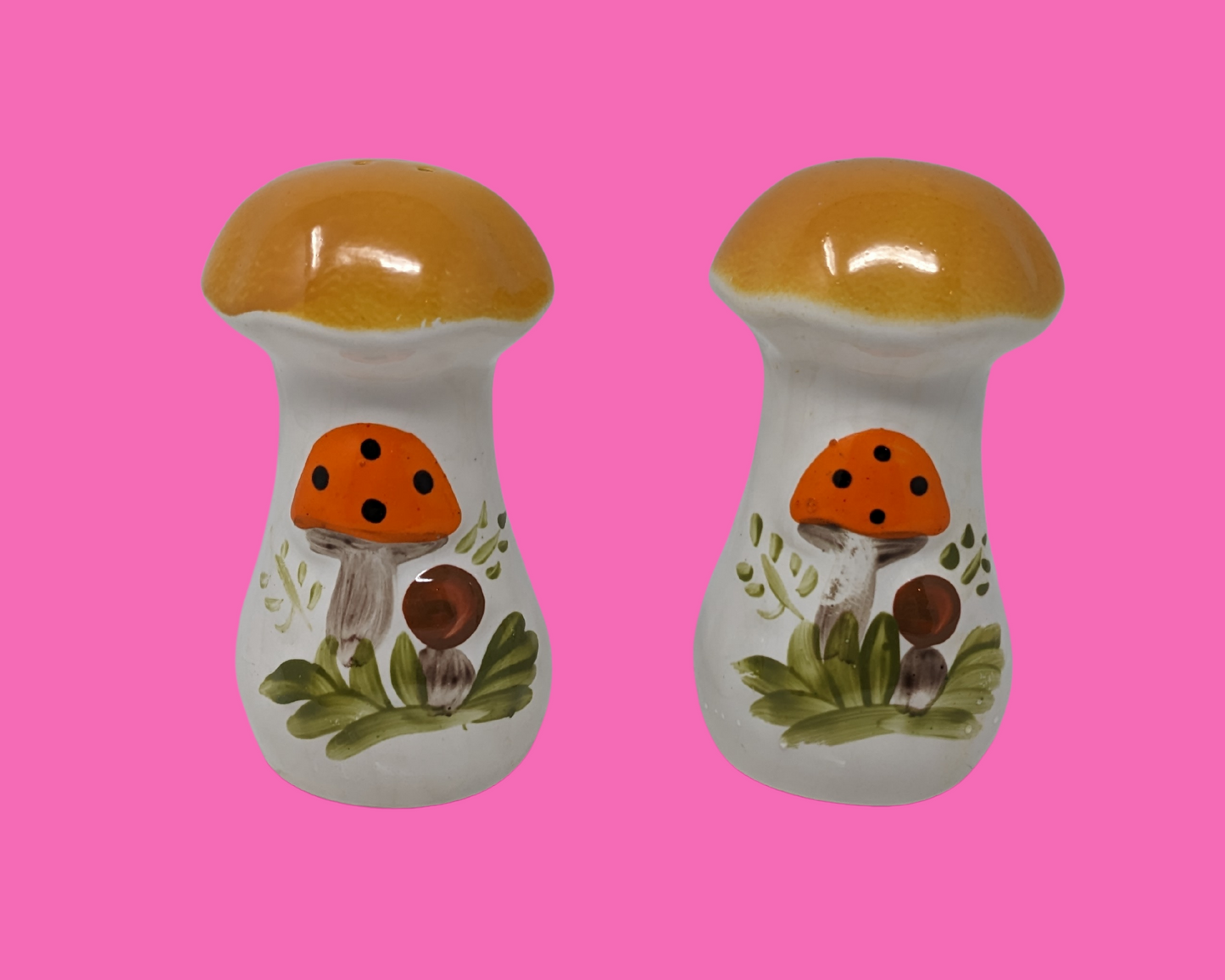 Salières et poivrières aux champignons vintage des années 1970 fabriquées au Japon