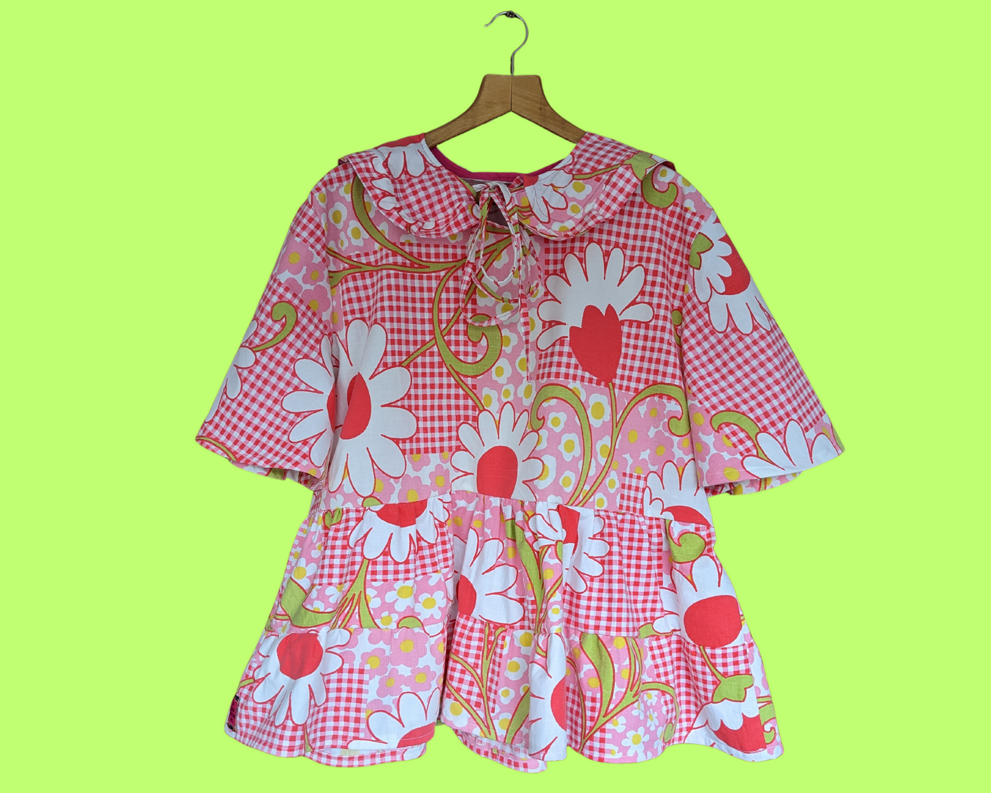 Handmade, Upcycled Vintage 1960's Daisies Pink Patterned Blouse with Matching Detachable Collar Size 2XL
