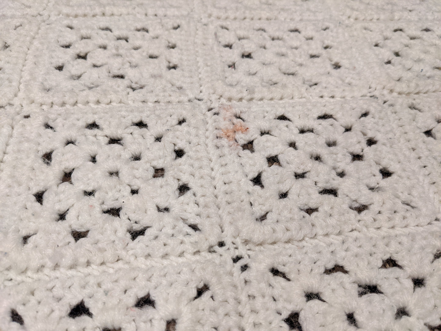 Couverture au crochet en laine aux couleurs arc-en-ciel des années 1970