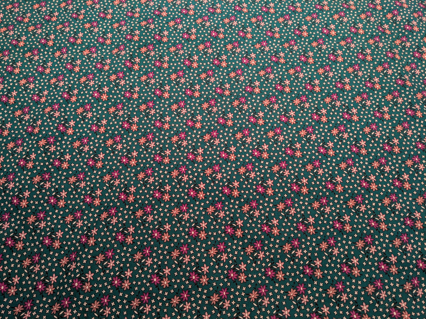 Couverture en crochet acrylique vert, jaune et blanc vintage des années 1960