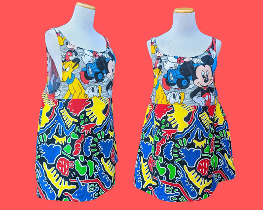 Fait à la main, Upcycled Mickey Mouse & The Gang Dress, Jupe colorée vintage des années 1990 Taille M