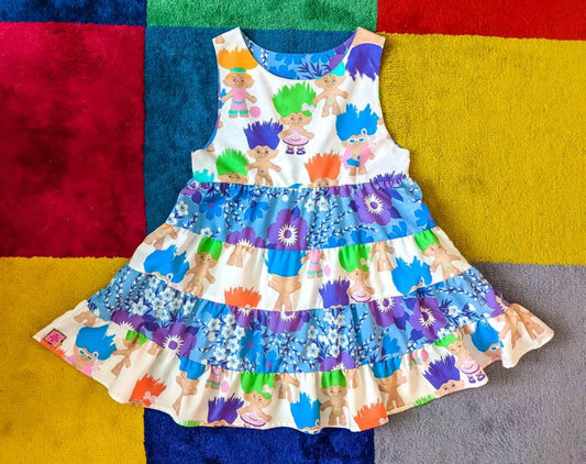 Fait à la main, Upcycled Official Trolls Vintage 1992 Bedsheet Mixed-Matched Dress, Jupe 4 Couches avec Poches Taille L