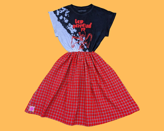 Robe t-shirt Led Zeppelin recyclée à la main, jupe en tissu à carreaux vintage Taille M