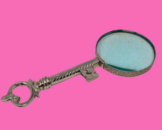 Loupe vintage en forme de clé