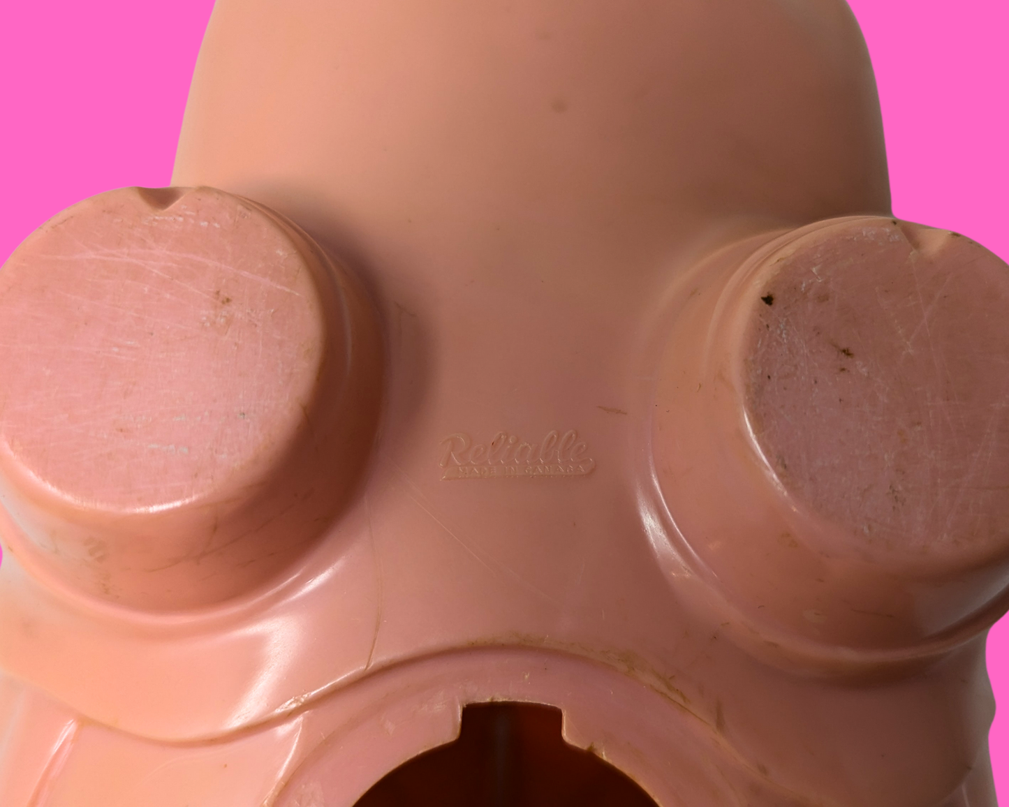 Tirelire vintage en plastique rose des années 1960, sans bouchon