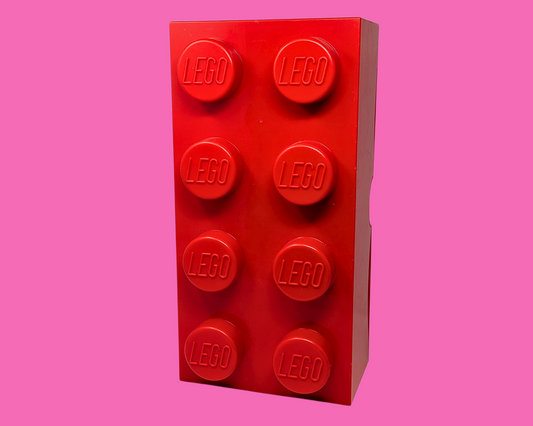 Énorme boîte de Lego rouge