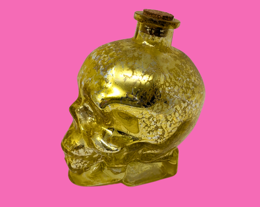 Bouteille en verre représentant un crâne