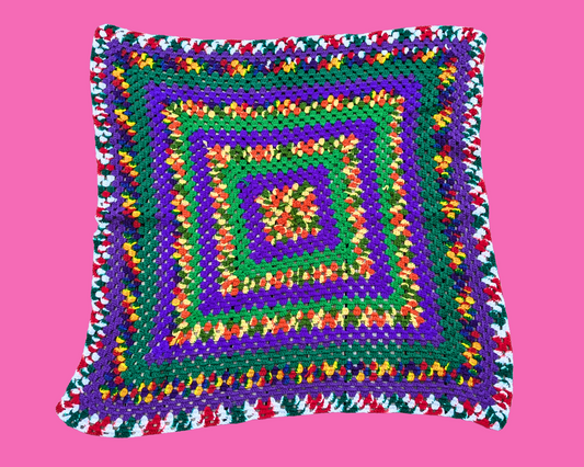 Couverture carrée au crochet aux couleurs de l'arc-en-ciel vintage des années 1980