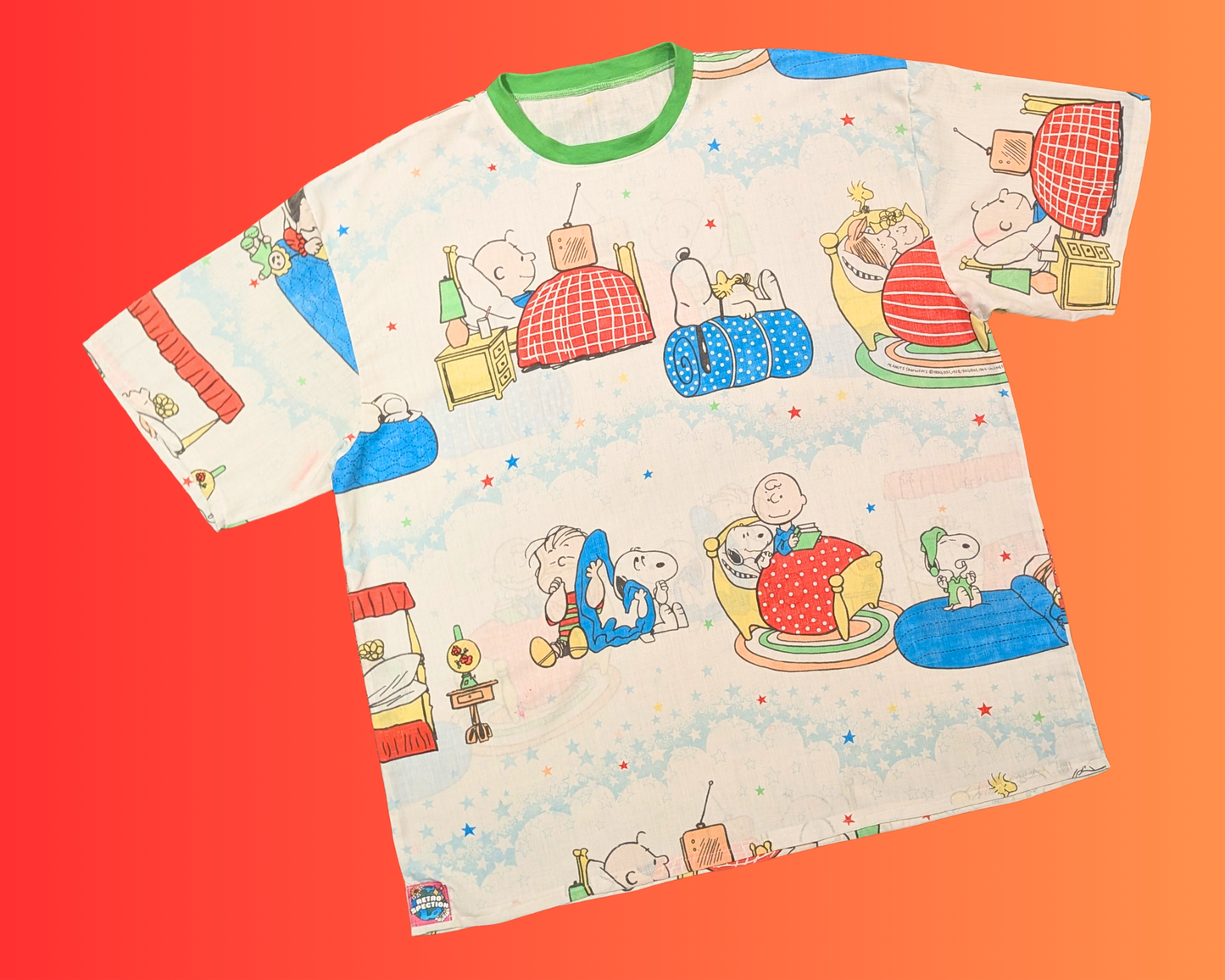 Handmade, Upcycled Vintage Peanuts, Charlie Brown and Snoopy Bedsheet T-Shirt Oversized XL