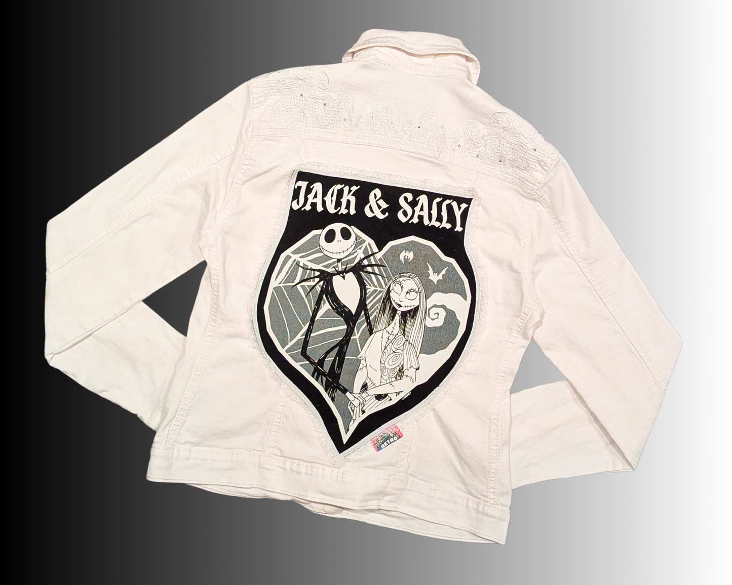 Veste en jean blanche Jack &amp; Sally de L'Étrange Noël de Monsieur Jack, fabriquée à la main et recyclée, taille XL mais taille plus petit