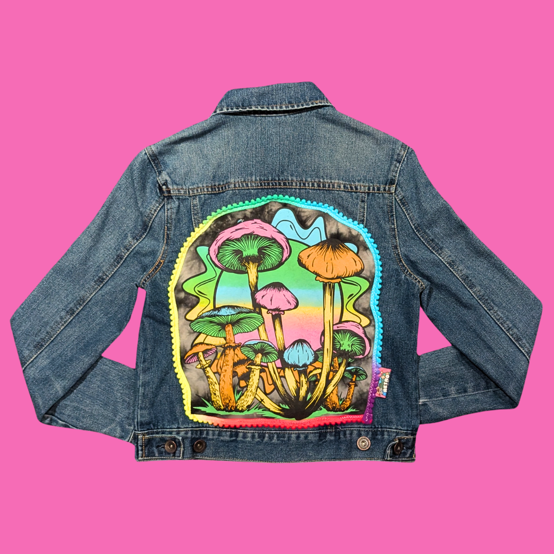 T-shirt à motifs de champignons psychédéliques et veste en jean taille S pour femme