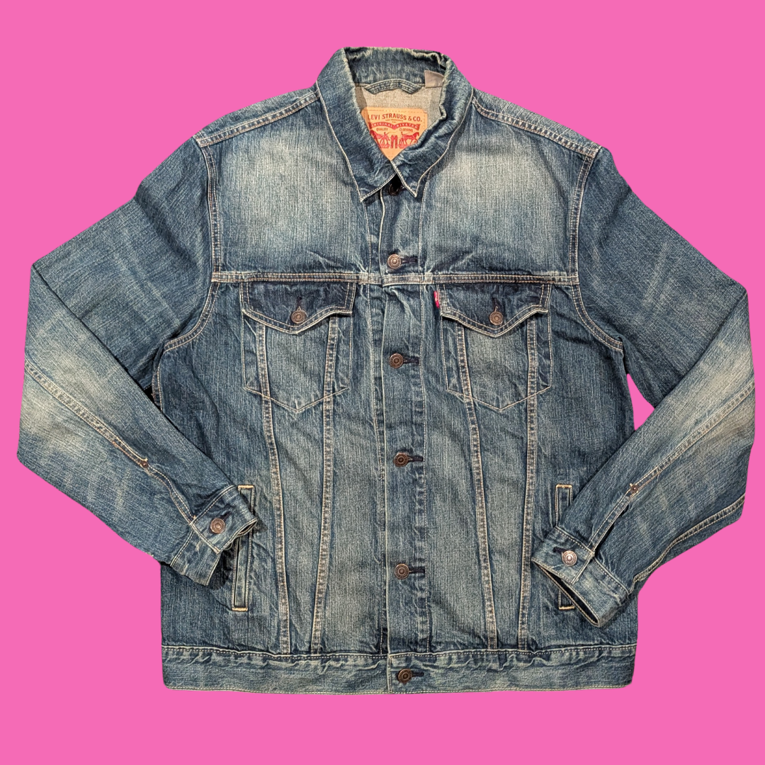 T-shirt Outkast upcyclé, veste en jean Levi's taille XL pour homme