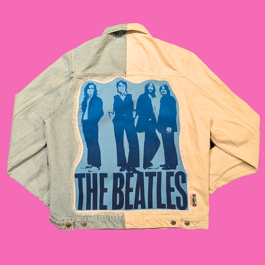T-shirt The Beatles upcyclé, veste en jean blanche et bleue, taille M
