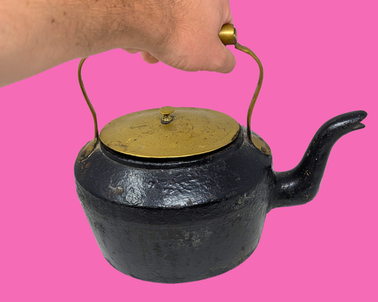 Grande bouilloire anglaise antique en fonte et laiton du XIXe siècle