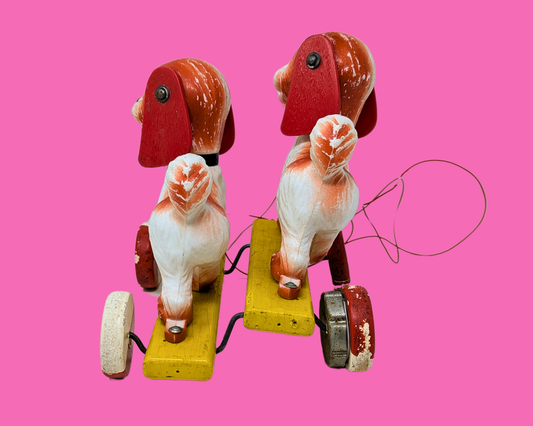 Jouet à tirer vintage des années 1970 avec deux chiens en laisse par Educalux Fabriqué en France