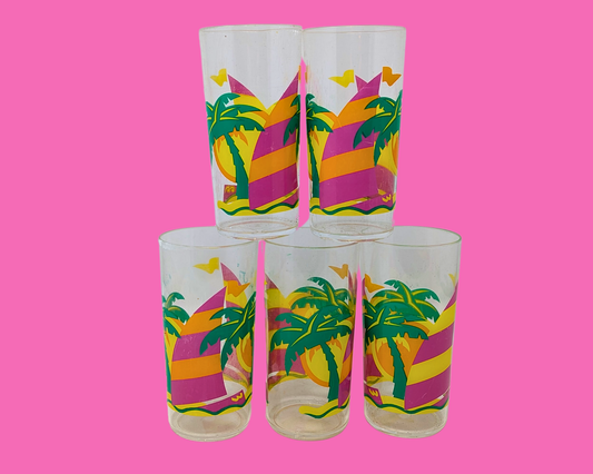 Ensemble de 5 verres à cocktail en plastique kitsch vintage des années 1980, vendus ensemble