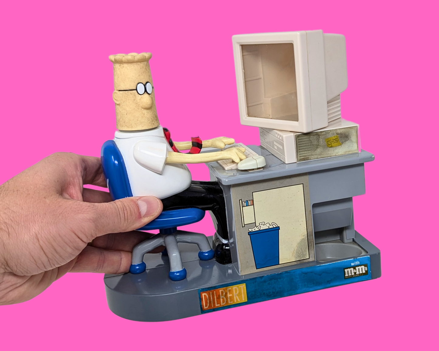 Distributeur de M&amp;M's de collection de l'an 2000, Dilbert sur son ordinateur, jouet, ne fonctionne pas
