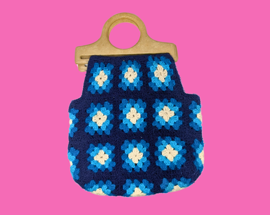 Sac à main vintage en crochet bleu des années 1960