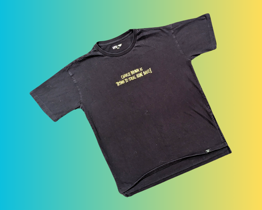 T-shirt Y2K Charlie Brown, Snoopy, Peanuts, « Charlie Brown essaie de voler la base !! » Taille M