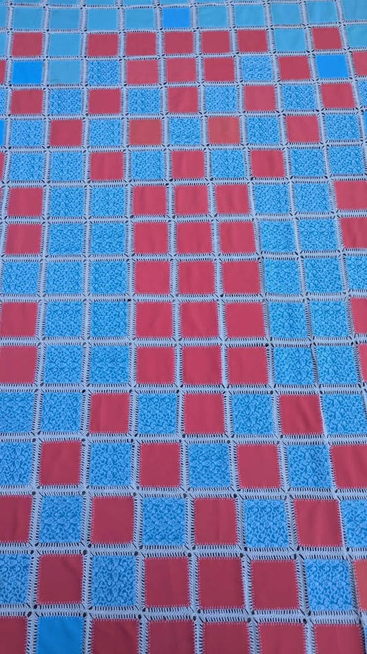 Couverture décorative vintage à motifs carrés bleus et rose chaud des années 1970