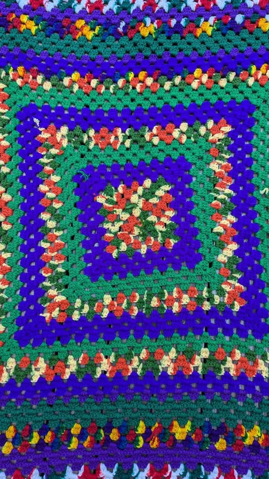 Couverture carrée au crochet aux couleurs de l'arc-en-ciel vintage des années 1980