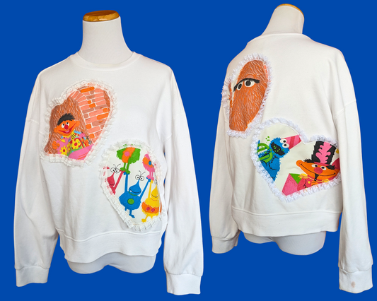 Col rond blanc fait main et recyclé, rapiécé avec des draps de Sesame Street, taille SM