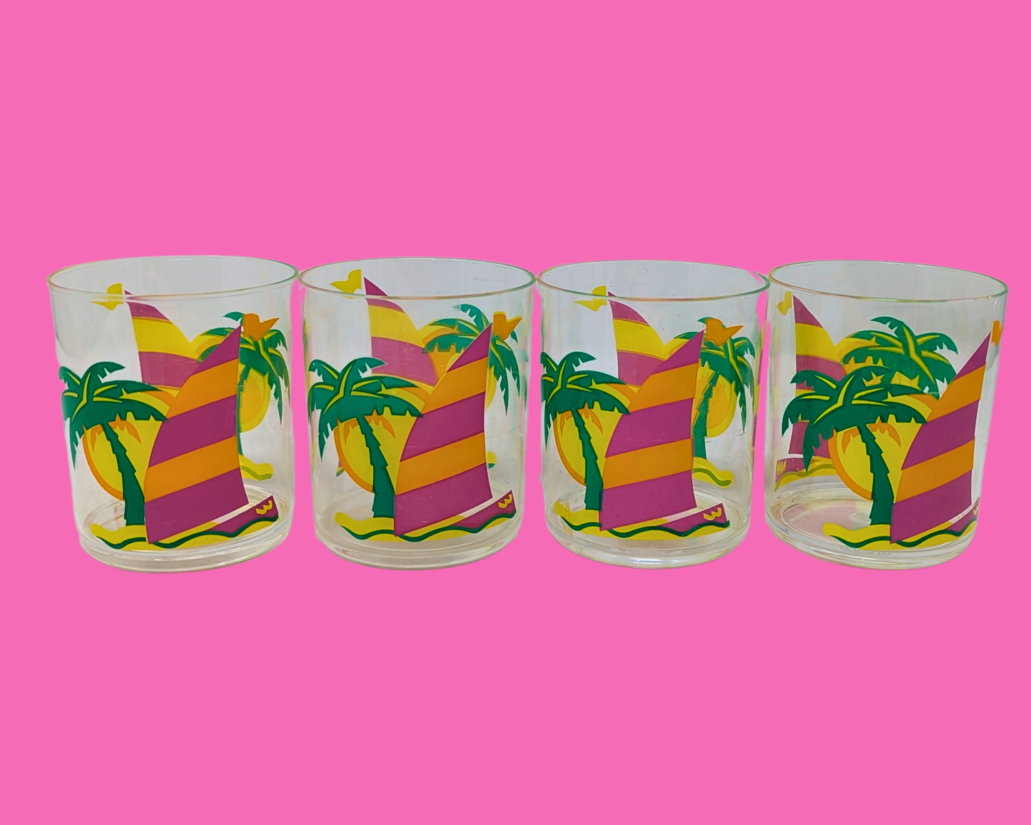 Ensemble de verres à cocktail en plastique kitsch vintage des années 1980, vendus ensemble