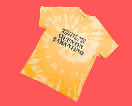 T-shirt Tie Dye jaune Y2K écrit et réalisé par Quentin Tarantino taille M