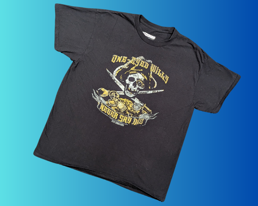 T-shirt « One-Eyes Willy Never Say Die » des années 2000, taille L