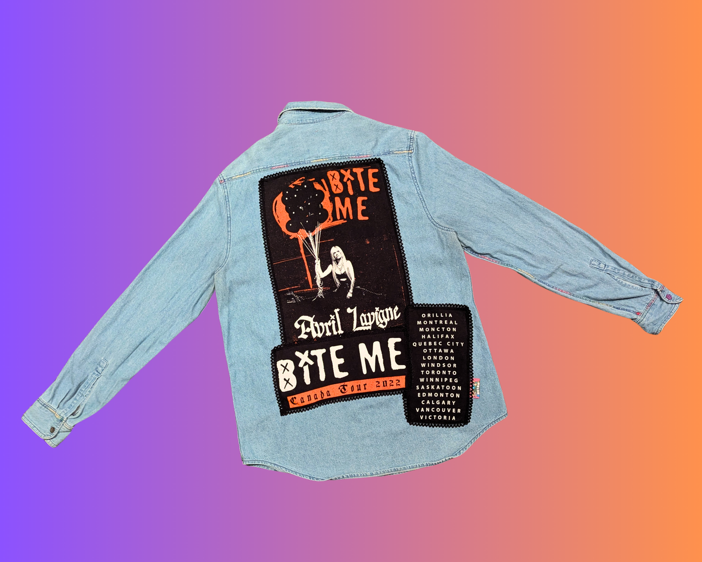 Veste/chemise en jean faite à la main et recyclée Avril Lavigne, Bite Me Canada Tour 2022, taille L