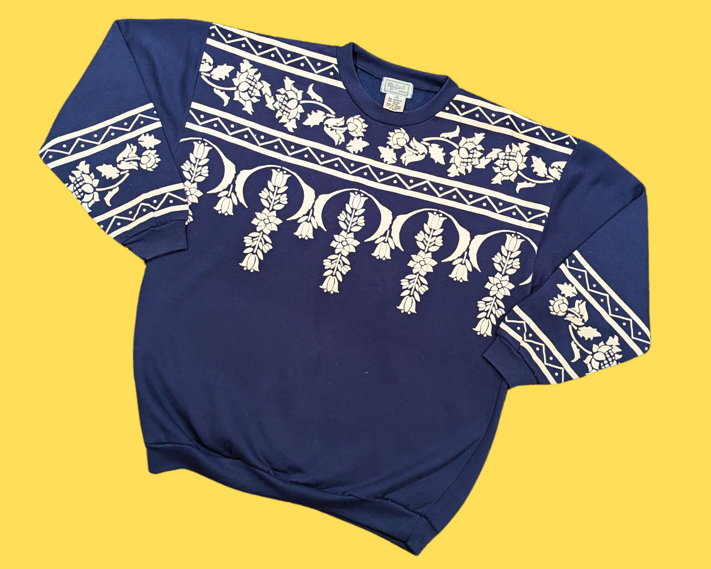 Vintage 1990's Blue, White Floral Print, Crewneck Size XL
