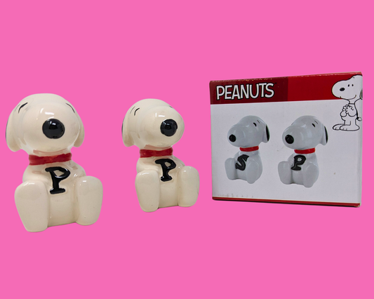 Vintage années 1990 Peanut, Charlie Brown, Snoopy Deux poivrières, sans sel, livré avec boîte d'origine
