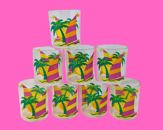 Ensemble de 8 verres à cocktail en plastique kitsch vintage des années 1980, vendus ensemble