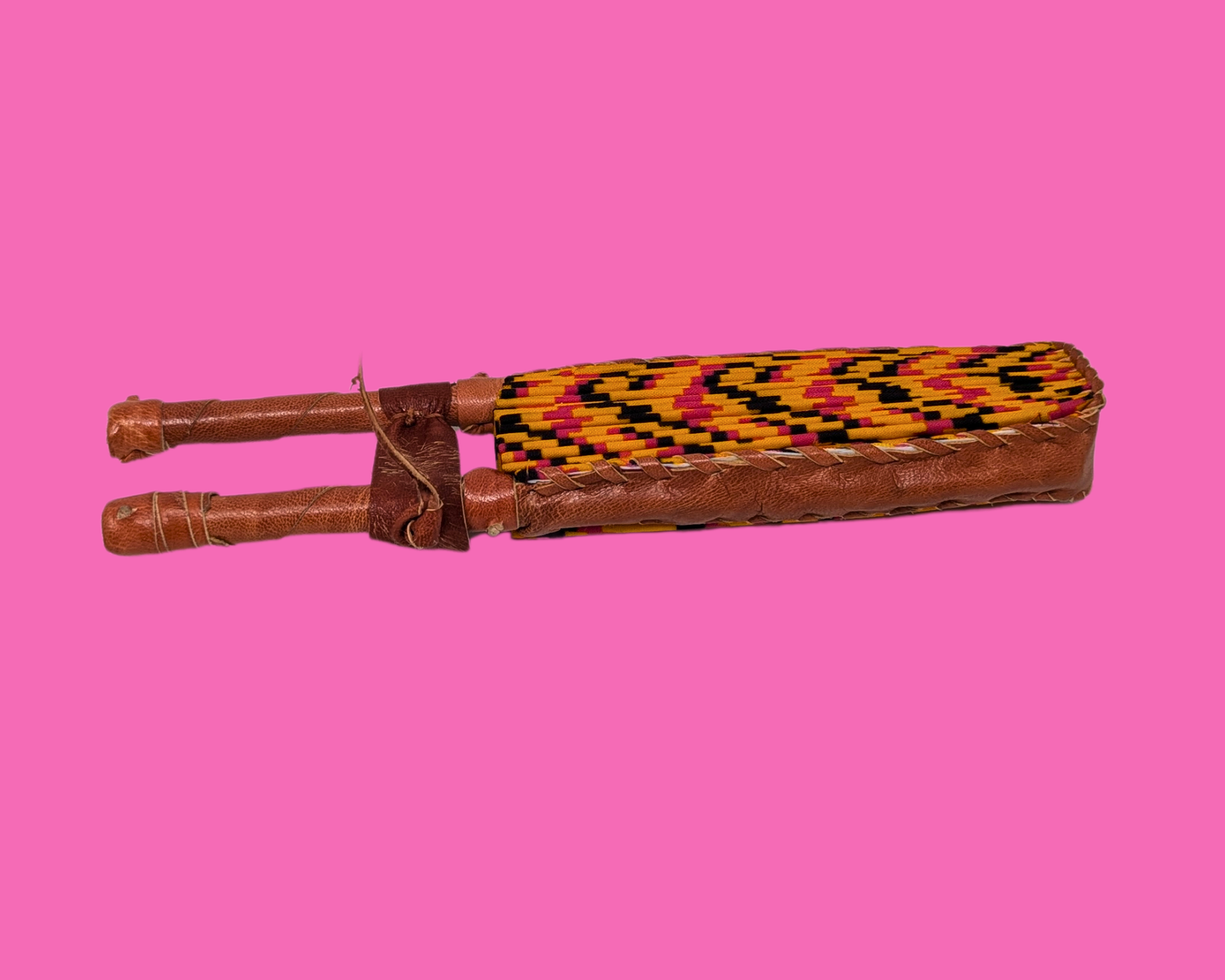 Éventail africain vintage des années 1990 en tissu et poignée en cuir