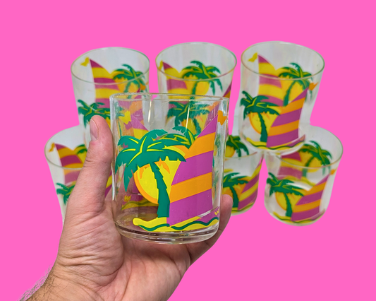 Ensemble de 8 verres à cocktail en plastique kitsch vintage des années 1980, vendus ensemble