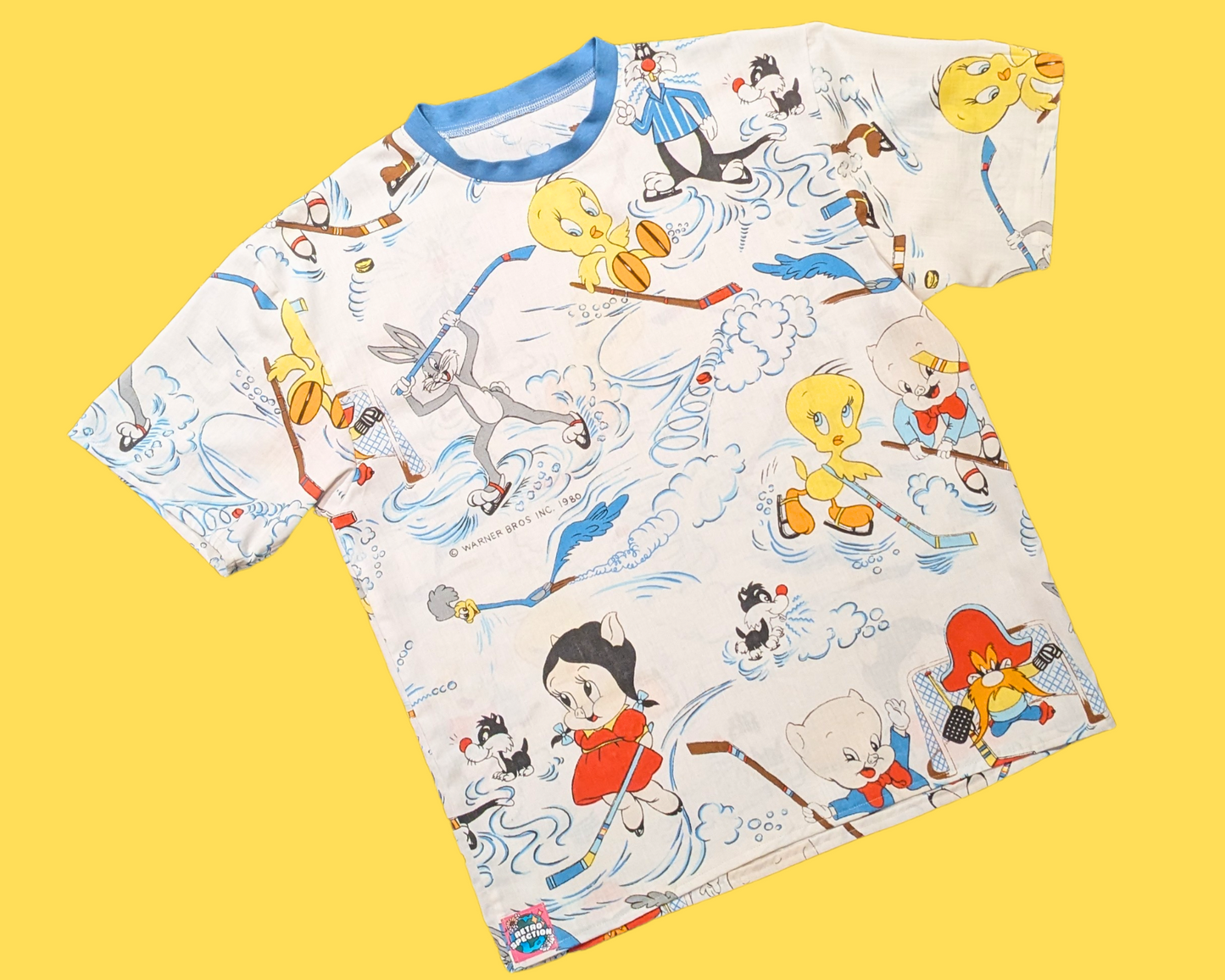 Handmade, Upcycled Vintage 1980 The Looney Tunes Playing Hockey Bedsheet T-Shirt Size M